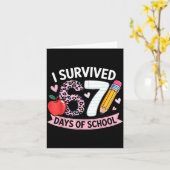 I Survived 67 Days Of School Funny Meme Student Te Kaart (Gele Bloem)