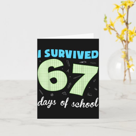 I Survived 67 Days Of School Funny Meme Student Te Kaart (Gele Bloem)