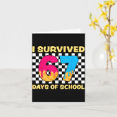 I Survived 67 Days Of School Funny Meme Student Te Kaart (Gele Bloem)