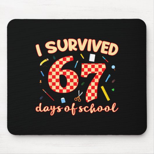 I Survived 67 Days Of School Funny Meme Student Te Muismat (Voorkant)