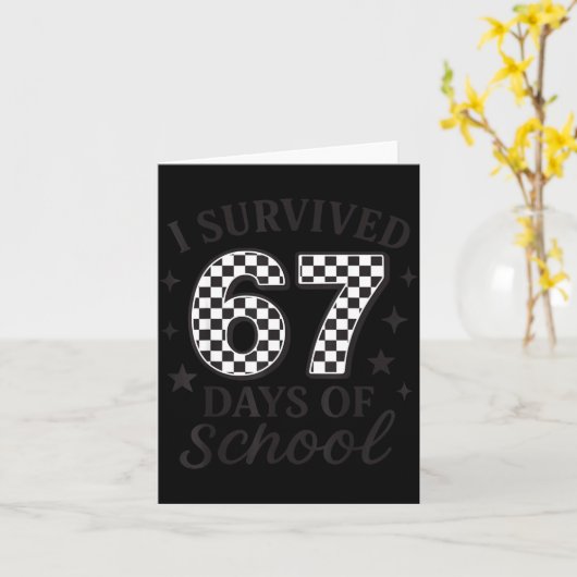 I Survived 67 Days Of School Funny Six Seven Teach Kaart (Gele Bloem)