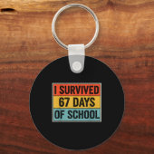 I Survived 67 Days Of School Retro 67 Teachers Stu Sleutelhanger (Voorkant)