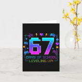 I Survived 67 Days Of School Retro Gamer Level Up Kaart (Gele Bloem)