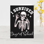 I Survived 67 Days Of School Skeleton Student Teac Kaart (Gele Bloem)