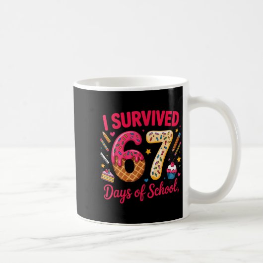 I Survived 67 Days Of School Teachers Students Tee Koffiemok (Rechts)