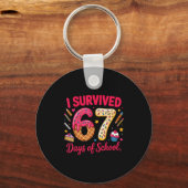 I Survived 67 Days Of School Teachers Students Tee Sleutelhanger (Voorkant)