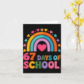 I Survived 67 Days Of School Tie Die Rainbow Lover Kaart (Gele Bloem)