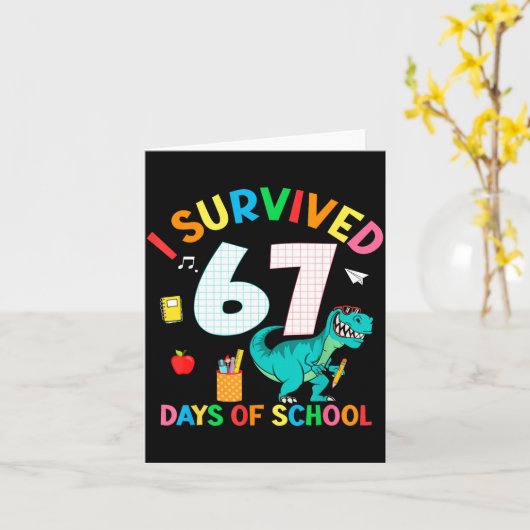 I Survived 67 Days Of School Trex Funny 67 Teacher Kaart (Gele Bloem)