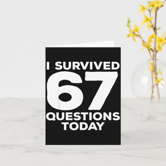 I Survived 67 Questions Today Funny Teacher Six Se Kaart (Gele Bloem)