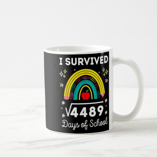 I Survived 67 Square Root Days Of School Funny Mem Koffiemok (Rechts)