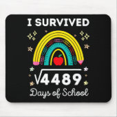 I Survived 67 Square Root Days Of School Funny Mem Muismat (Voorkant)
