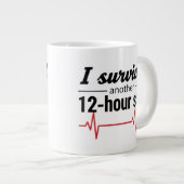 I Survived Another 12-Hour Shift Nurse Coffee Mug  Grote Koffiekop (Voorkant rechts)