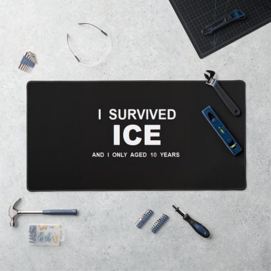 I Survived ICE  Bureaumat (Werkstation)