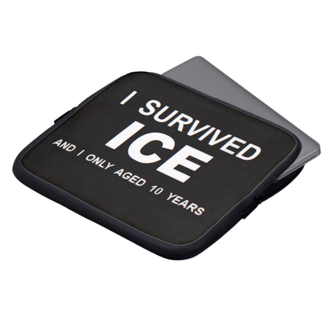 I Survived ICE  Laptop Sleeve (Voorkant top)