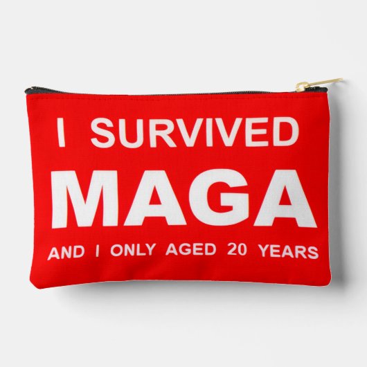 I Survived MAGA Etui (Achterkant)