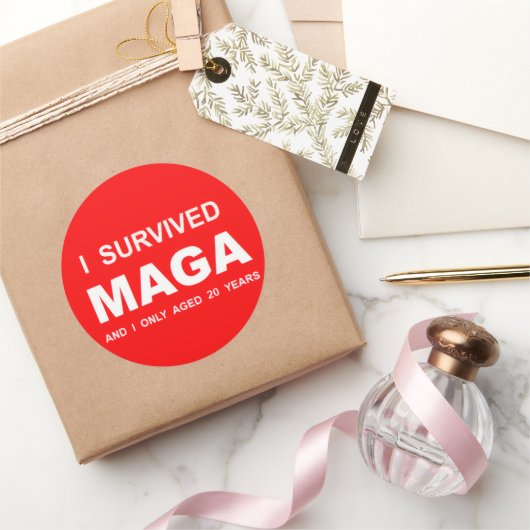 I Survived MAGA  Ronde Sticker (Geschenken)