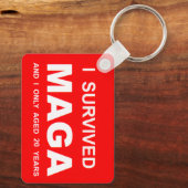 I Survived MAGA Sleutelhanger (Achterkant)