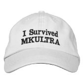 "I Survived MKULTRA" Geborduurde Pet (Voorkant)