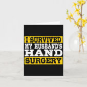 I Survived My Husband's Hand Surgery Funny Recover Kaart (Gele Bloem)