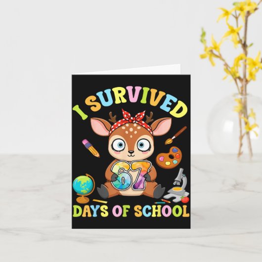 I Survived Six Seven Days Of School Cute Deer Stud Kaart (Gele Bloem)