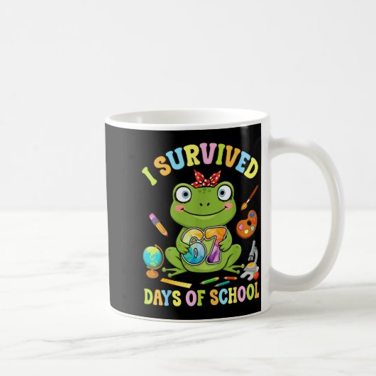 I Survived Six Seven Days Of School Cute Frog Stud Koffiemok (Rechts)