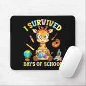 I Survived Six Seven Days Of School Cute Giraffe S Muismat (Met muis)
