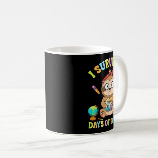 I Survived Six Seven Days Of School Cute Sloth Stu Koffiemok (Voorkant rechts)