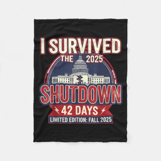 I Survived The 2025 Shutdown Funny Litical Quote  Fleece Deken (Voorkant)