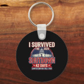 I Survived The 2025 Shutdown Funny Litical Quote  Sleutelhanger (Voorkant)