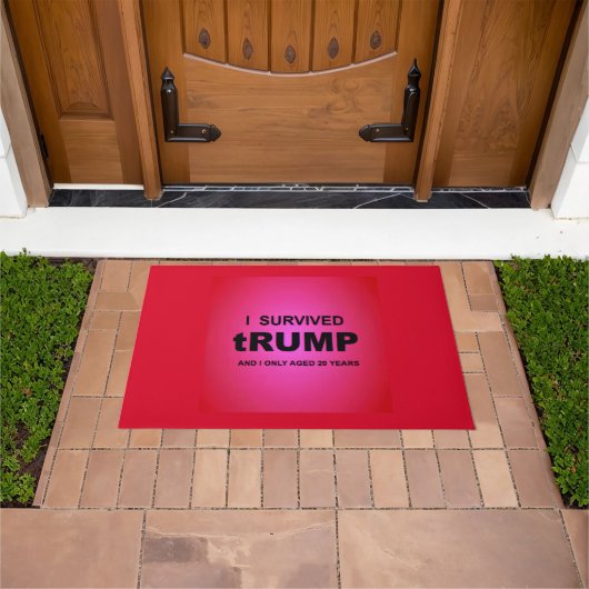 I Survived tRUMP Deurmat (Buiten)