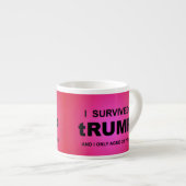 I Survived tRUMP Espresso Kop (Voorkant rechts)