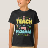 I Teach In My Pajamas Funny Online Virtual Teacher T-shirt (Voorkant)