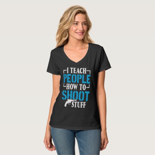 I Teach People How To Shoot Stuff Shooting Range I T-shirt (Voorkant volledig)