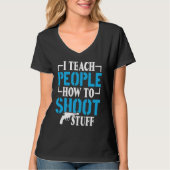 I Teach People How To Shoot Stuff Shooting Range I T-shirt (Voorkant)