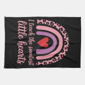 I Teach The Sweetest Hearts Rainbow Teacher Theedoek (Horizontaal)