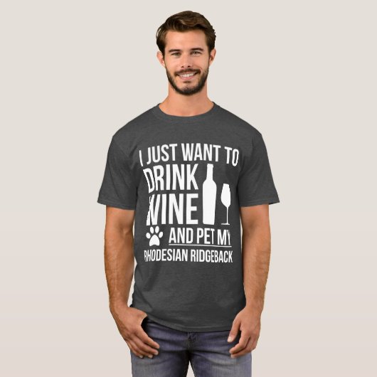I want to drink wine and pet Rhodesian Ridgeback D T-shirt (Voorkant volledig)