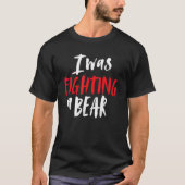 I Was Fighting A Bear Shoulder Broken Leg Surgery  T-shirt (Voorkant)