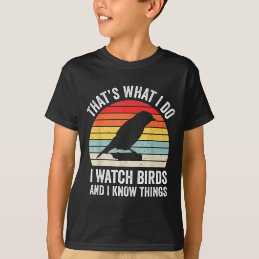 I Watch Birds I Know Things Funny Birdwatcher Bird T-shirt (Voorkant)