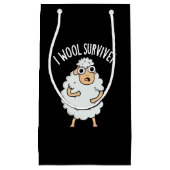 I Wool Survive Funny Sheep Pun Dark BG Klein Cadeauzakje (Voorkant)
