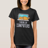 I Work On Computers Cat Quote Tech Coding T-shirt (Voorkant)