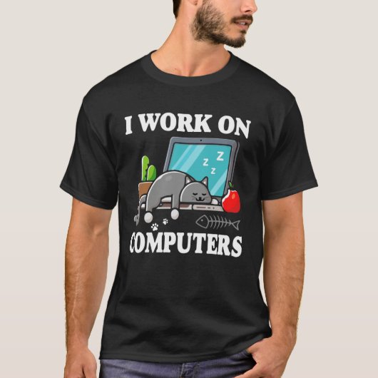 I Work On Computers  Cute Tech Homeworking Cat T-shirt (Voorkant)