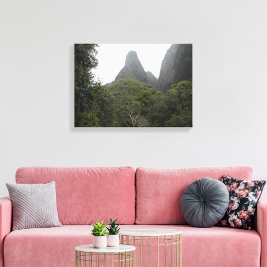 Iao Needle in Maui, Hawaii Canvas Afdruk (Insitu (Woonkamer))