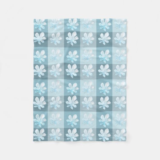 Ice Blue Winter Leaves Fleece Blanket (Voorkant)
