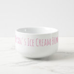 Ice Cream Bowl Funny Novelty Gag Gift Name Roze Soepkom<br><div class="desc">Voor de persoon die van hun ijs (of andere traktatie) houdt,  een grote persoonlijke kom,  met gepersonaliseerde typografie in roze.</div>