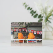 Ice Cream Break ... Buddhist Monks Thailand Briefkaart (Staand voorkant)