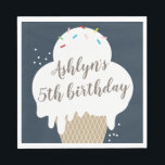 Ice Cream Cone Navy Blue Kids Birthday Party Servet<br><div class="desc">Een leuk kinderfeestje met een handgetekende ijsijskegel met regenboogsproeiers. De achtergrondkleur en al tekst zijn editable zodat kunt u de doopvont,  de kleur en de plaatsing veranderen om deze werkelijk uw te maken. Klik uitgeven knoop om dit ontwerp aan te passen.</div>