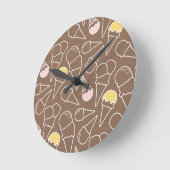 Ice Cream Cone Pattern on Brown Ronde Klok (Hoek)
