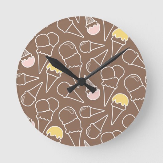 Ice Cream Cone Pattern on Brown Ronde Klok (Voorkant)