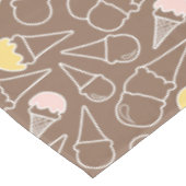 Ice Cream Cone Pattern on Brown Tafelkleed (Gekanteld)