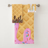 Ice Cream Cone with Driving Frosting & Sprinkles Bad Handdoek (Insitu)